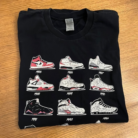 Gildan Other - Gildan 100% Heavy Cotton Black “Jordan Retro” Graphic T-Shirt Air Jordan History